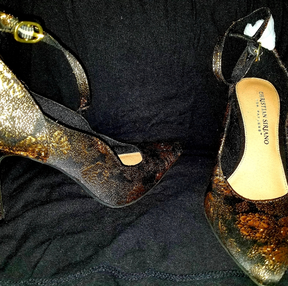 NEW--Pump UP your outfits!